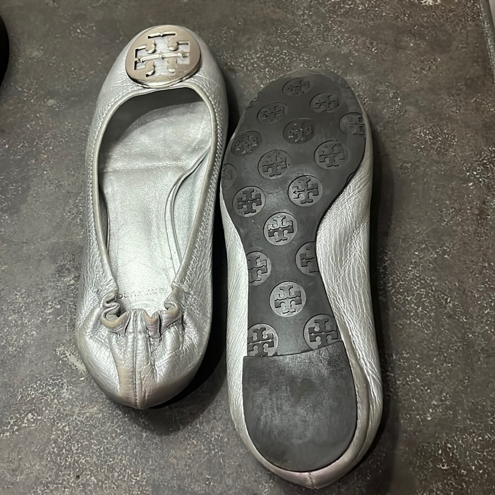 Tory Burch silver ballet flat size 7.5
